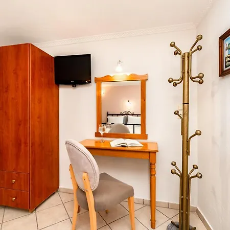 By Thira Villa Fira (Santorini)