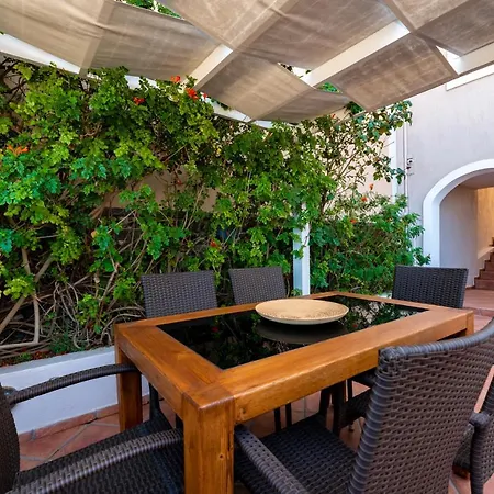 By Thira * Fira (Santorini)