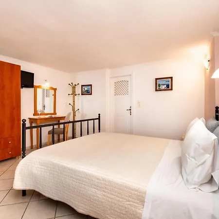 By Thira Fira (Santorini)