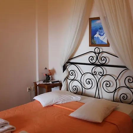 By Thira Fira (Santorini)