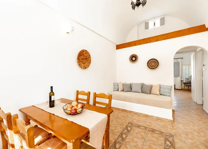 By Thira * Fira (Santorini)