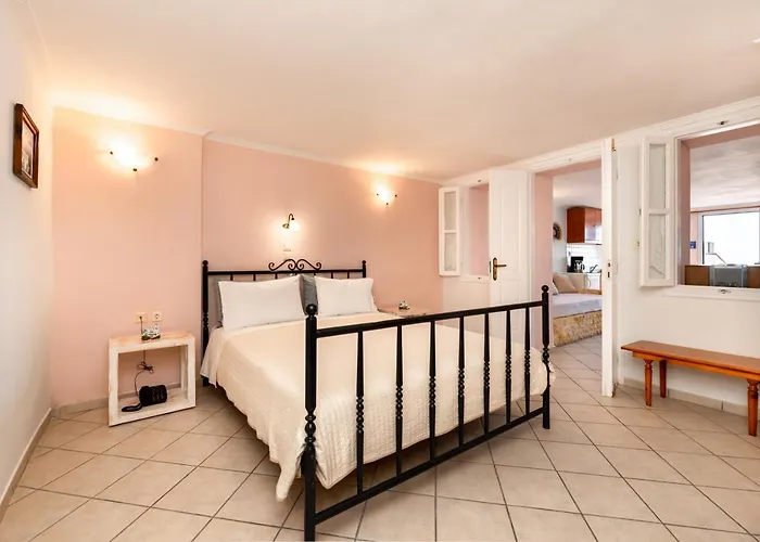 By Thira Vila Fira (Santorini)