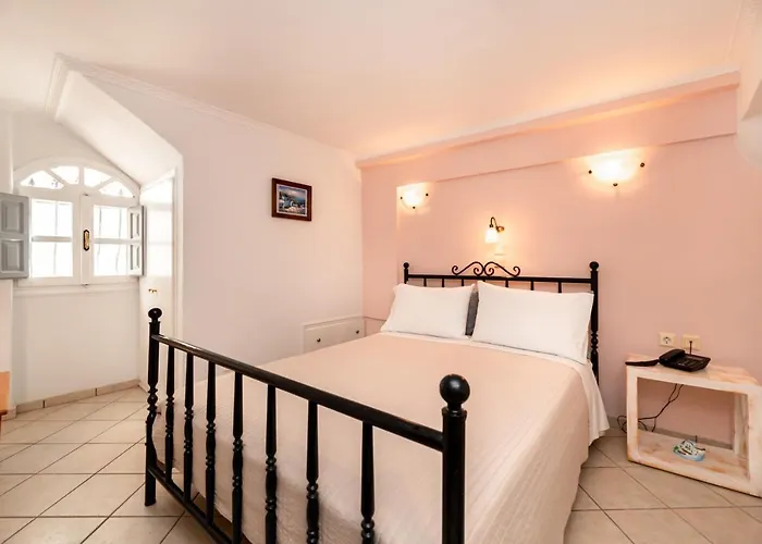 By Thira Fira (Santorini)