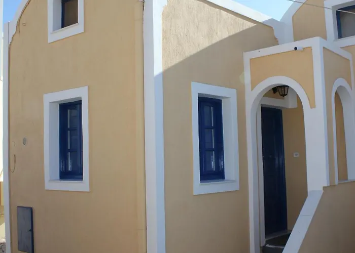 By Thira Vila Fira (Santorini)