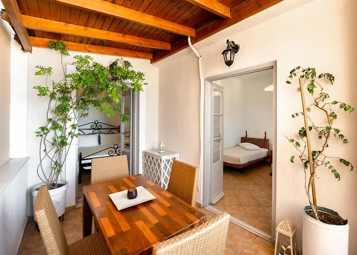 By Thira Villa Fira (Santorini)